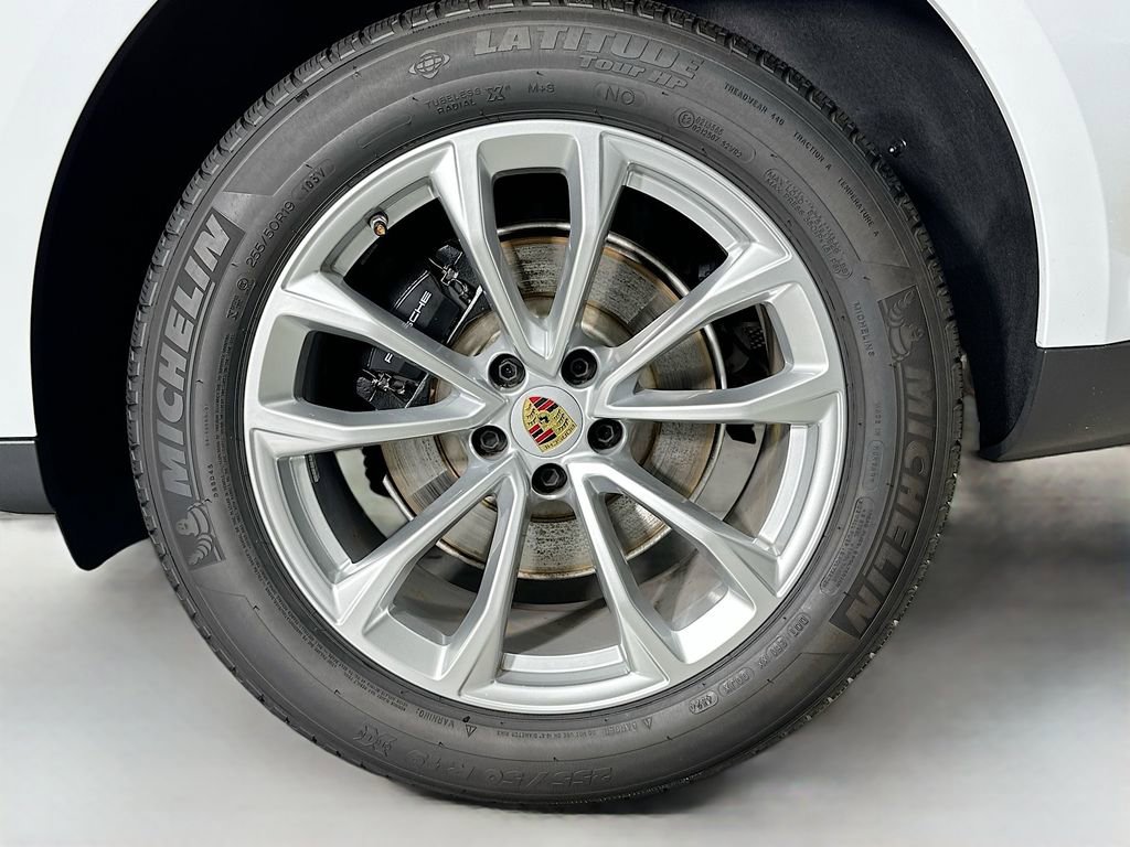 Used 2025 Porsche Macan image 33