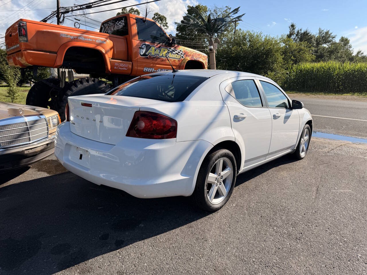 Used 2012 Dodge Avenger SXT FWD image 4
