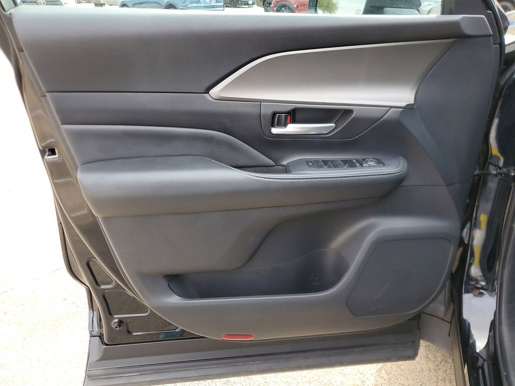 Used 2025 Toyota Grand Highlander FWD image 18