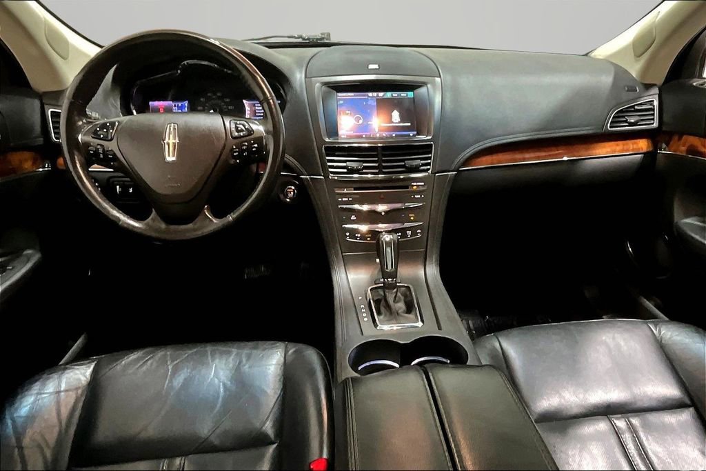 Used 2013 Lincoln MKT AWD image 7