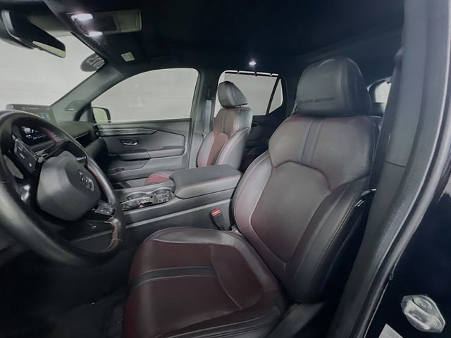 Used 2025 Honda Pilot Black Edition image 10