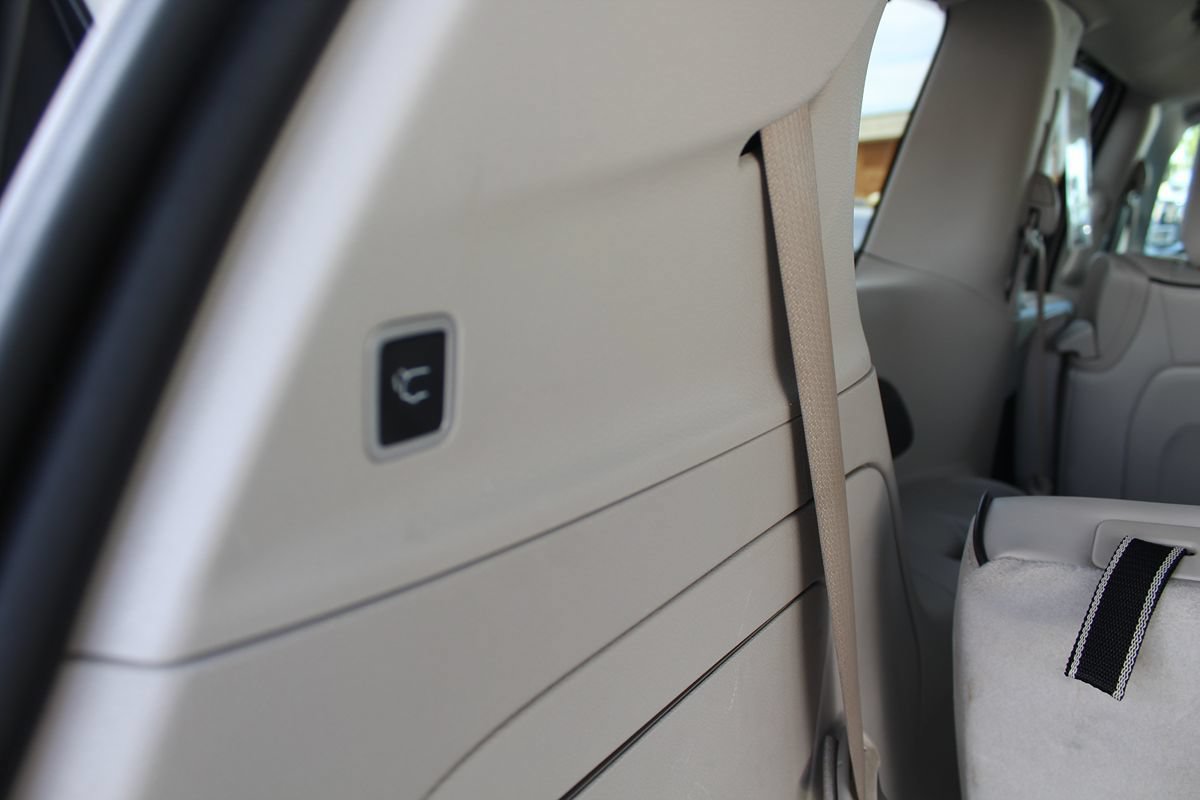Used 2020 Chrysler Pacifica Limited w/ Advanced Safetytec Group FWD image 21