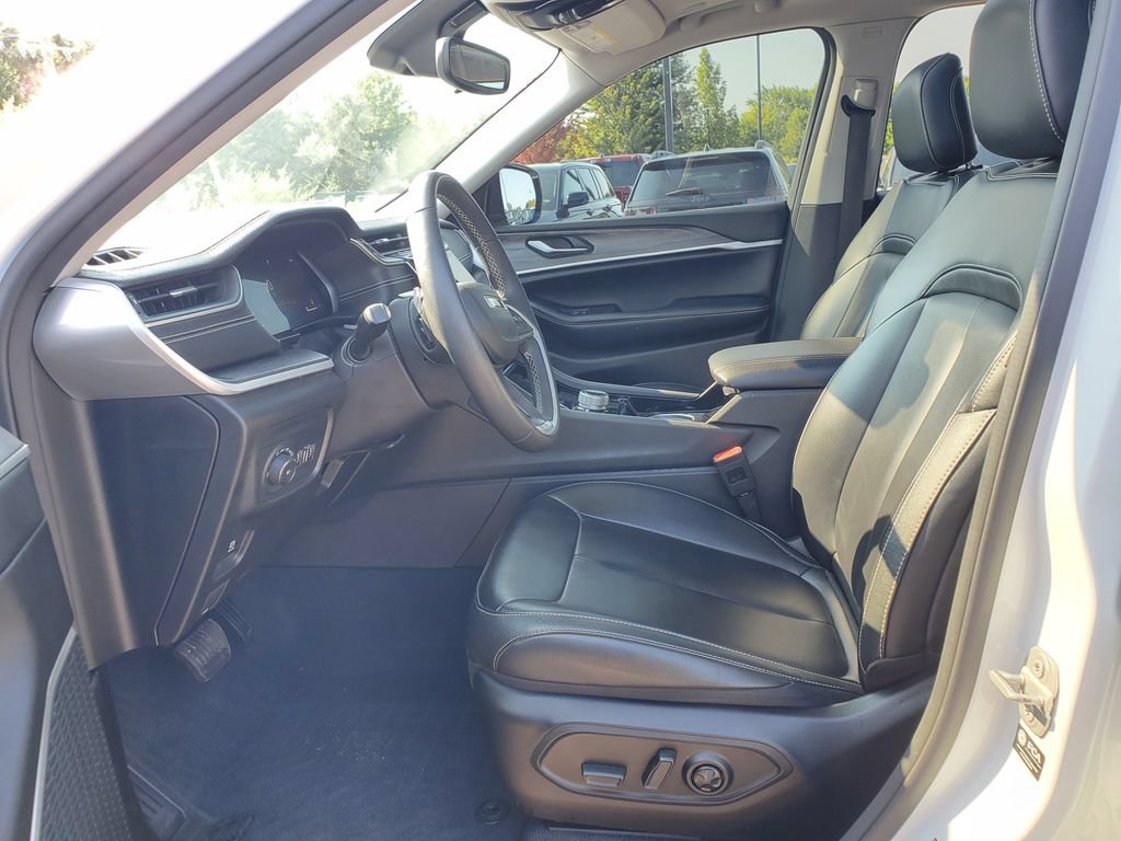 Used 2023 Jeep Grand Cherokee L Limited AWD/4WD image 19