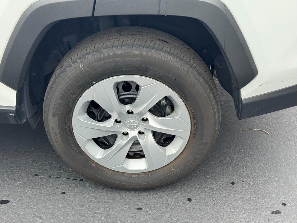 Used 2025 Toyota RAV4 LE AWD/4WD image 10