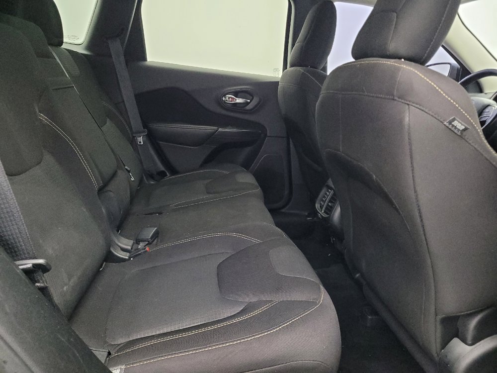 Used 2016 Jeep Cherokee Latitude w/ Comfort/Convenience Group image 19