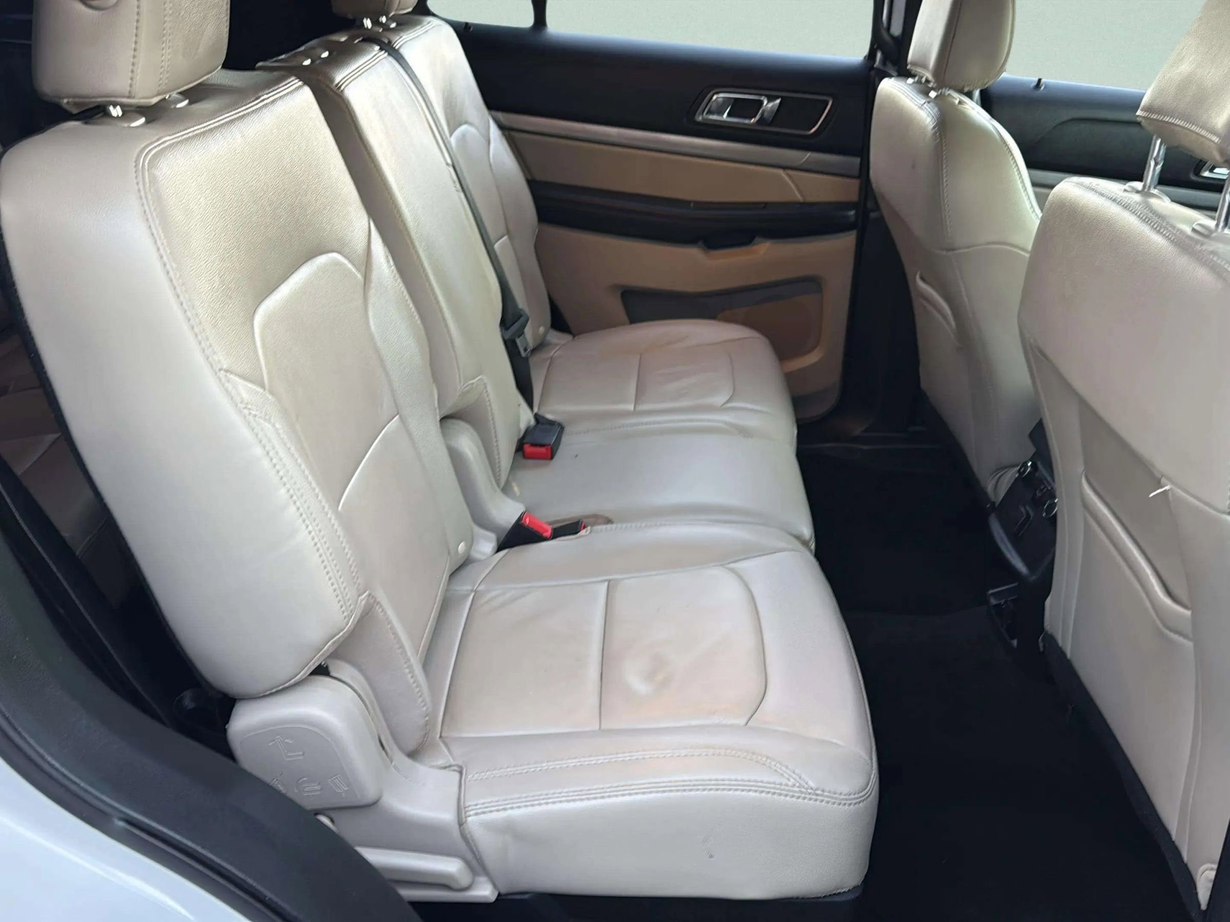 Used 2018 Ford Explorer XLT w/ Equipment Group 202A image 31