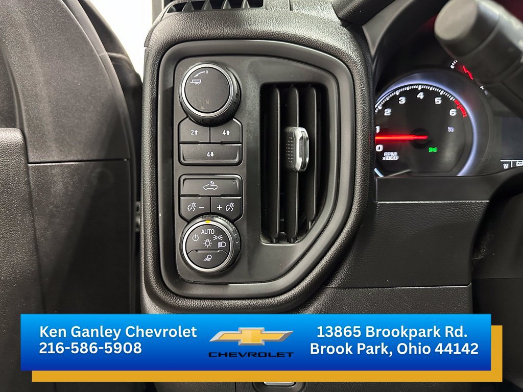 Certified 2022 Chevrolet Silverado 2500 Custom w/ Custom Value Package AWD/4WD image 13
