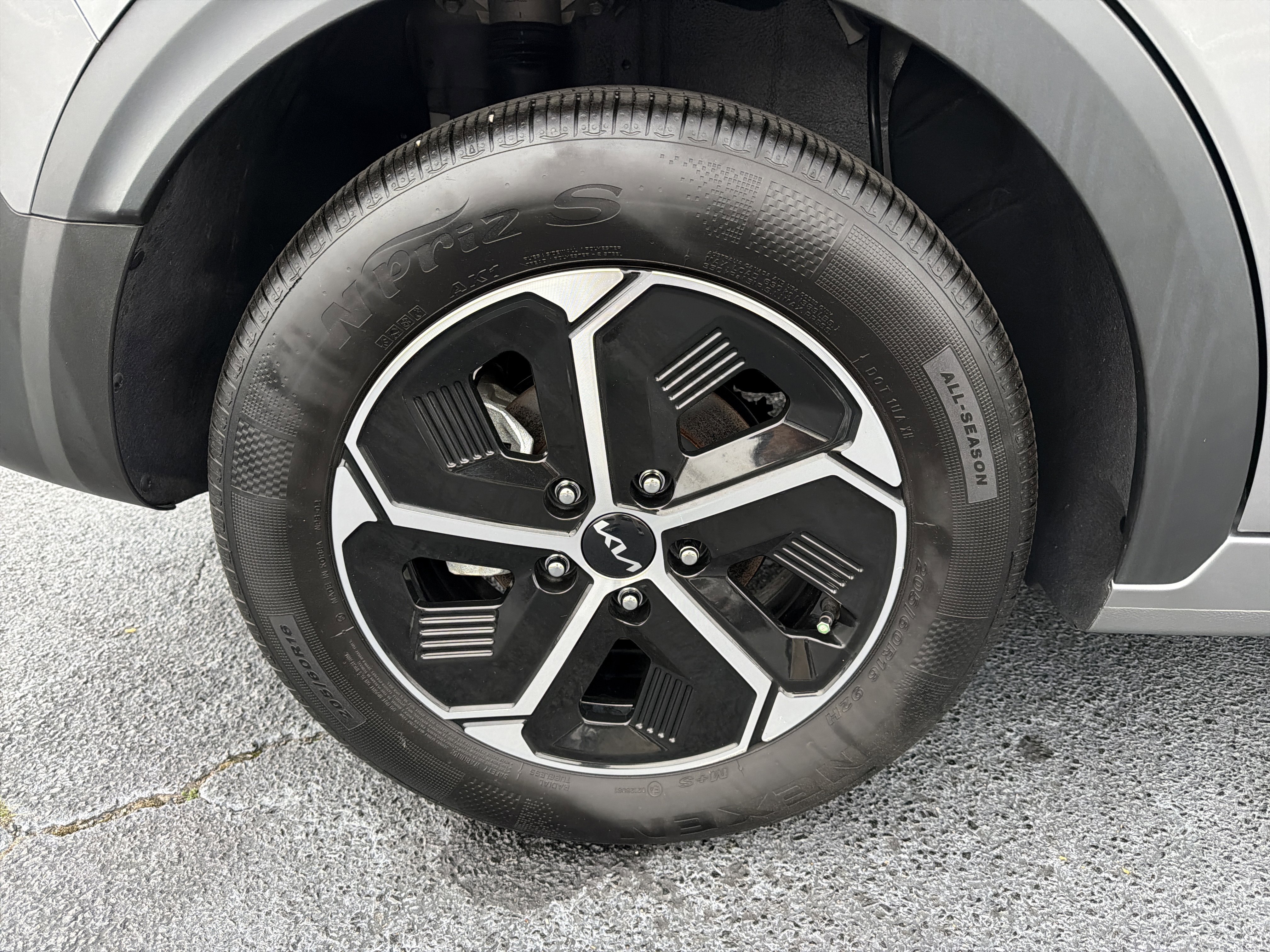 Used 2023 Kia Niro LX image 17