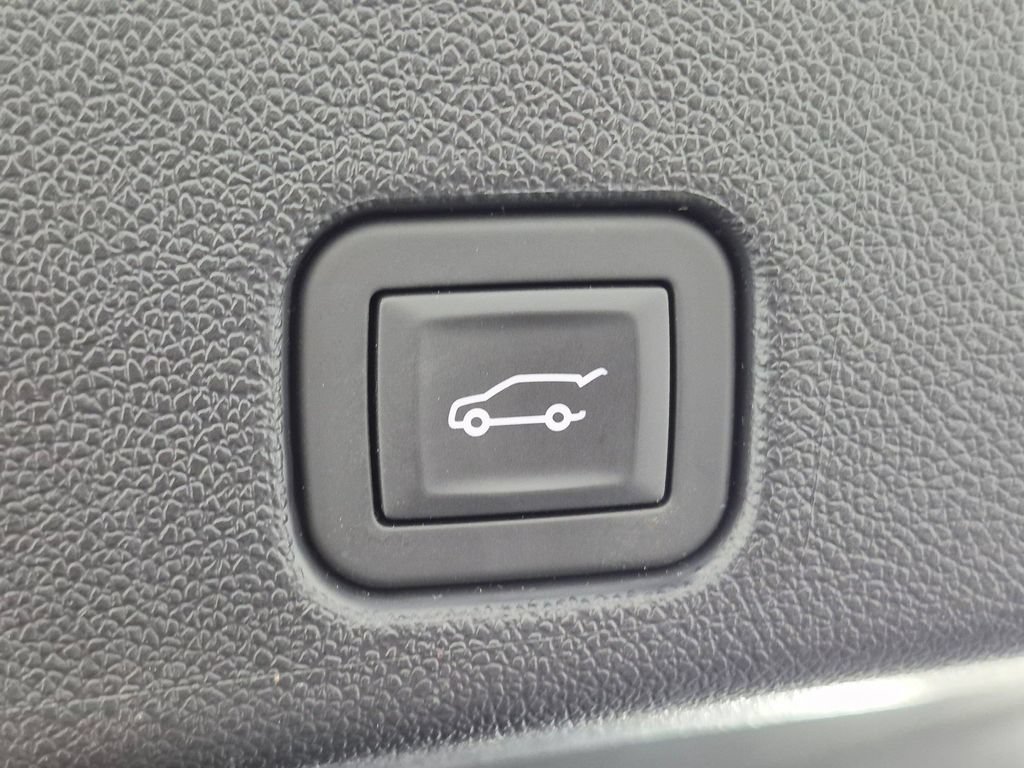 Used 2025 Chevrolet Traverse LT w/ Driver Confidence Package FWD image 30