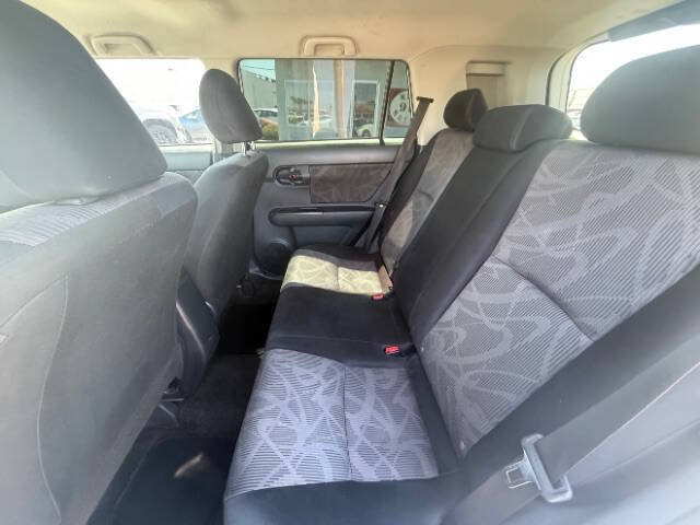 Used 2014 Scion xB FWD image 14