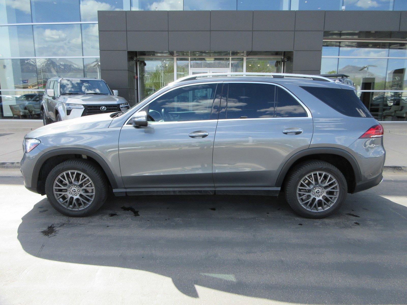 Used 2021 Mercedes-Benz GLE 450 4MATIC image 3