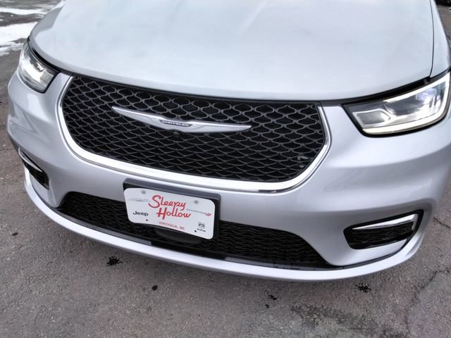 Used 2024 Chrysler Pacifica Touring-L image 14