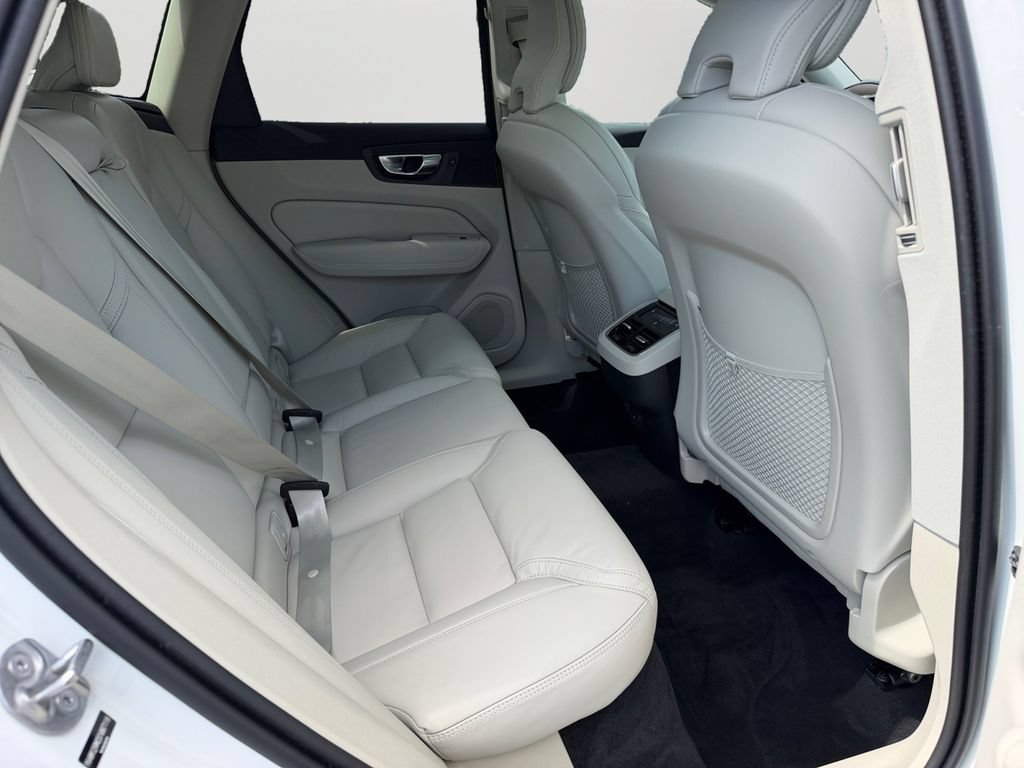 Certified 2025 Volvo XC60 B5 Ultra w/ Climate Package AWD/4WD image 9