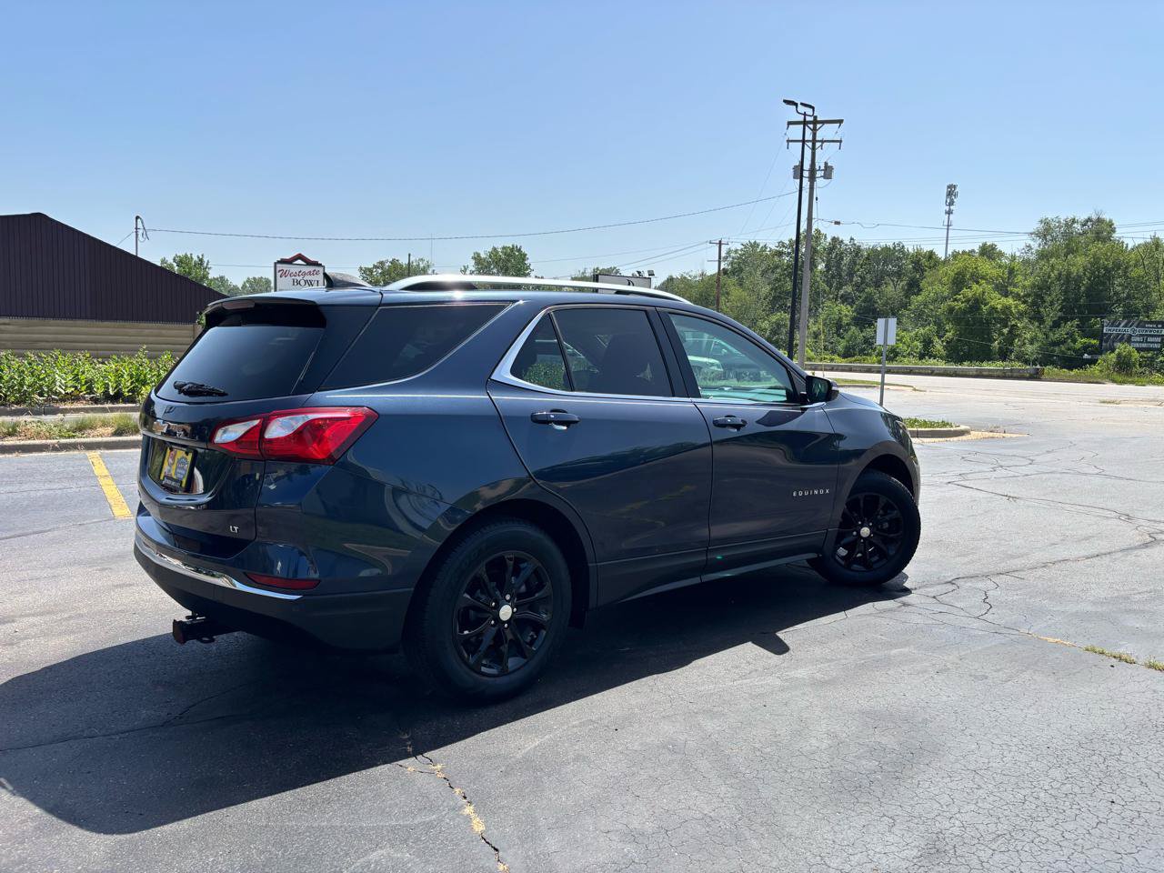 Used 2018 Chevrolet Equinox LT w/ Sun & Infotainment Package FWD image 9