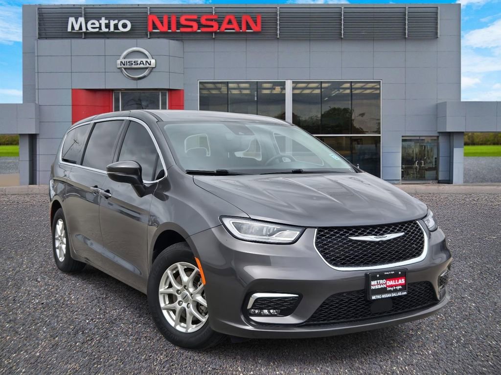 Used 2023 Chrysler Pacifica Touring-L image 1