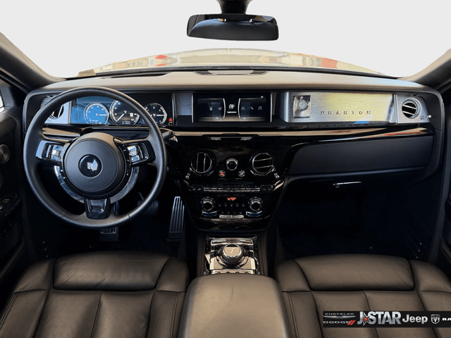 Used 2022 Rolls-Royce Phantom Sedan RWD image 9