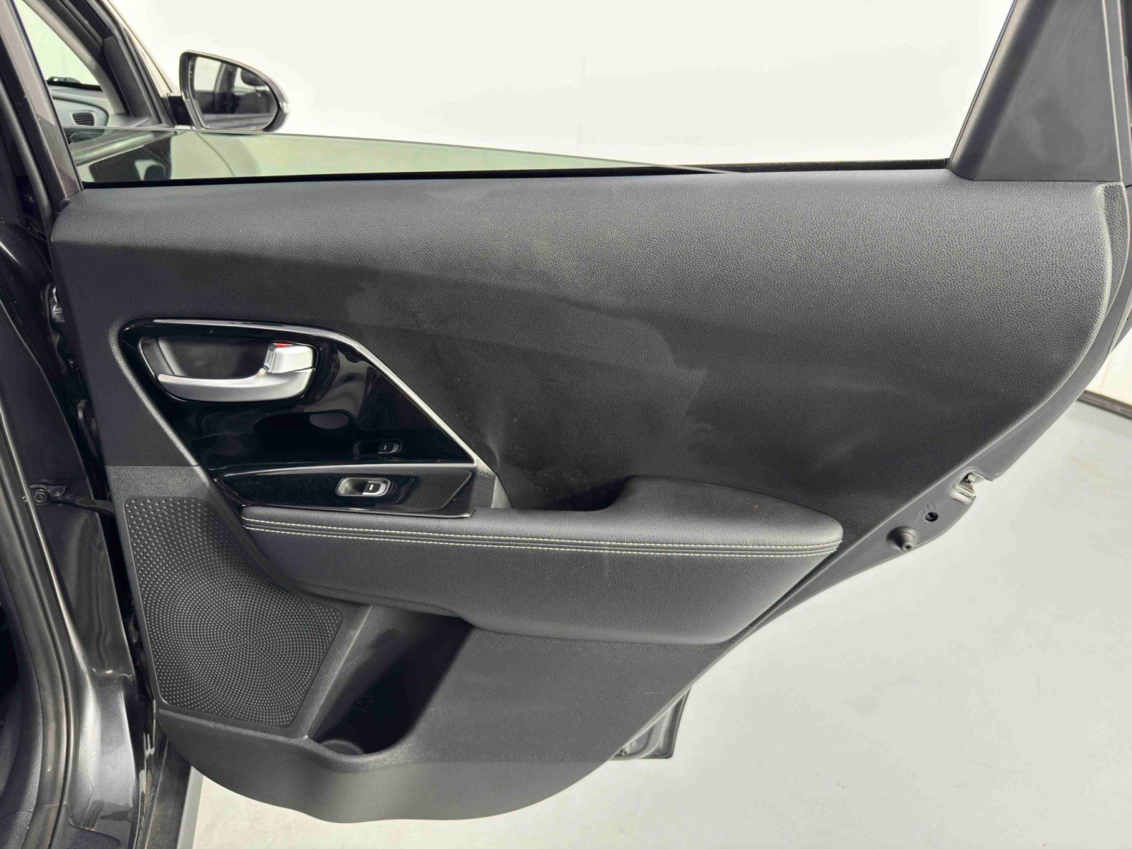 Used 2022 Kia Niro EX image 38