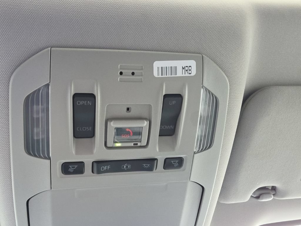 Used 2020 Toyota Highlander XLE AWD/4WD image 24