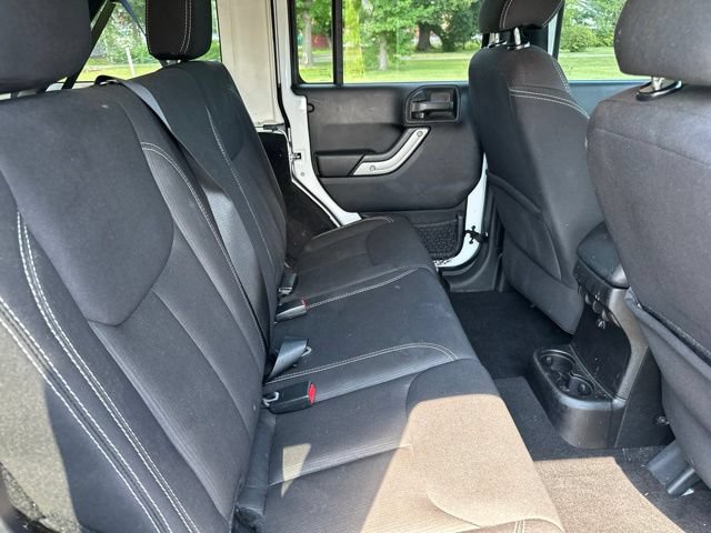 Used 2015 Jeep Wrangler Unlimited Rubicon AWD/4WD image 22