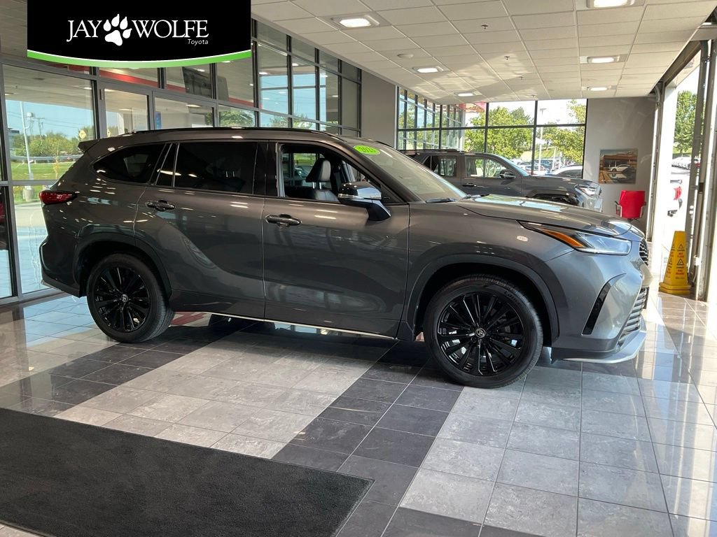 Used 2023 Toyota Highlander XSE AWD/4WD image 1
