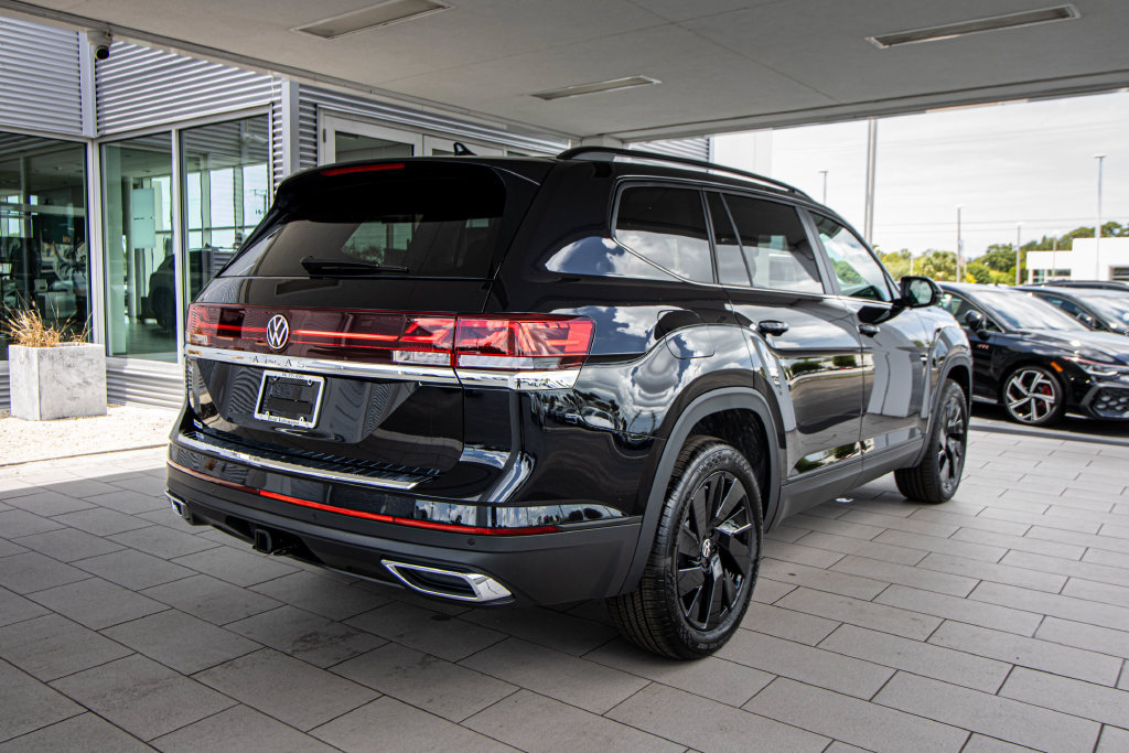 New 2026 Volkswagen Atlas SE FWD image 2