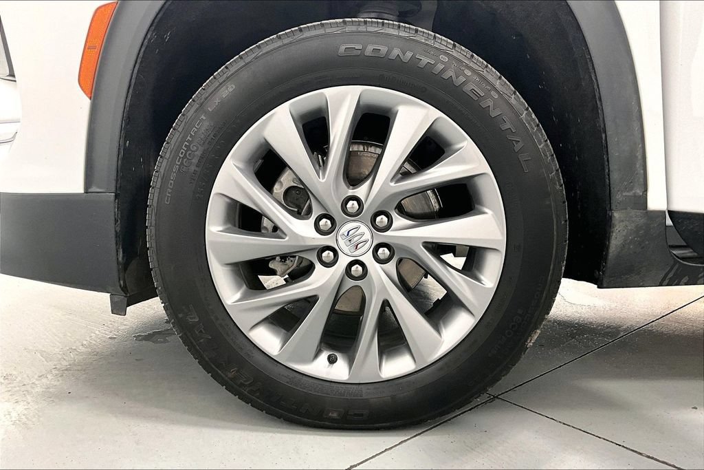 Used 2025 Buick Enclave Preferred w/ Power Package FWD image 8