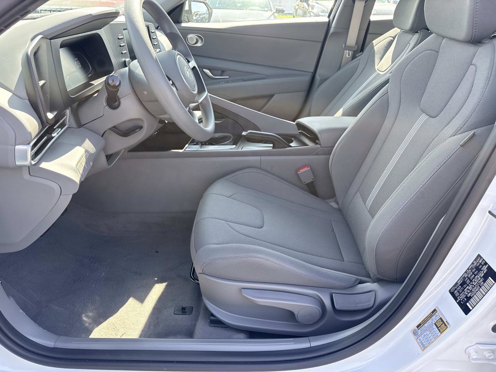 New 2026 Hyundai Elantra SE FWD image 9