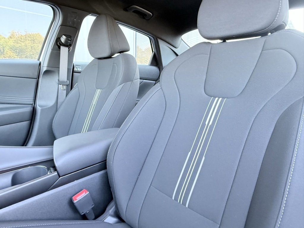 New 2025 Hyundai Elantra SEL image 23