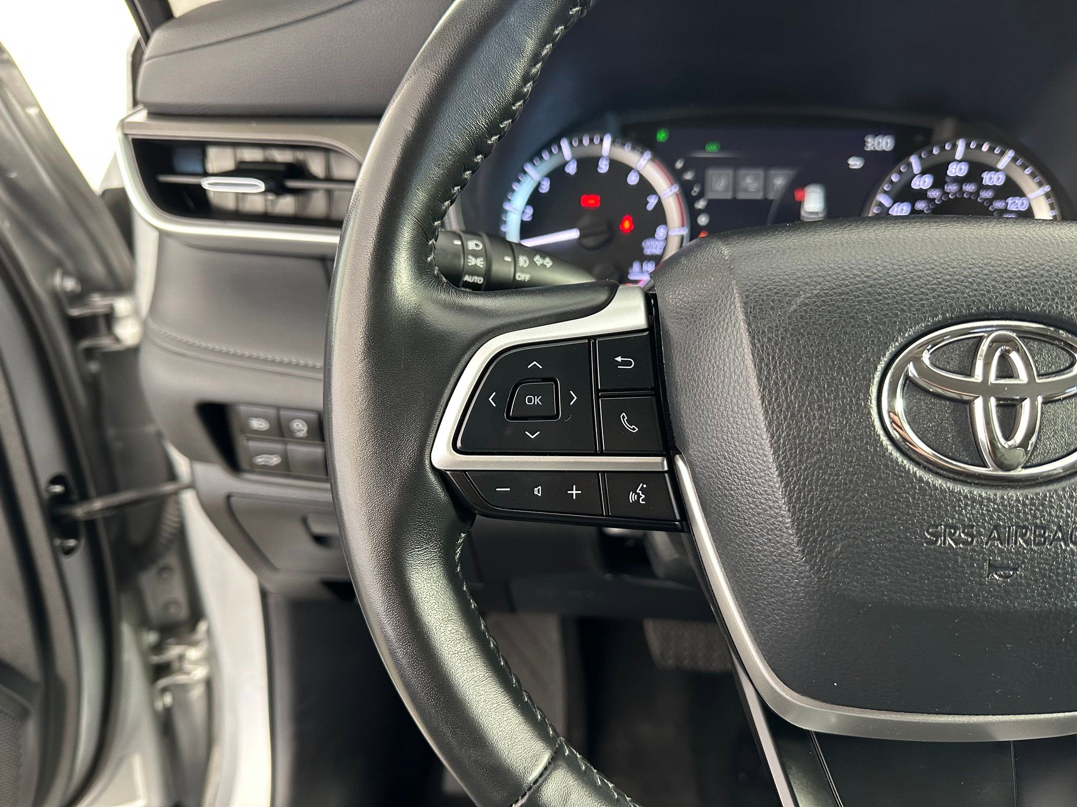 Used 2024 Toyota Highlander LE image 16