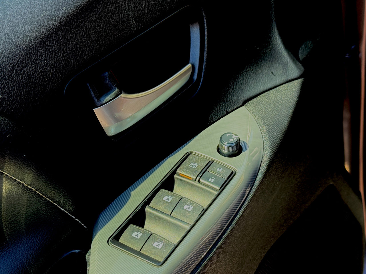 Used 2015 Toyota Sienna SE image 30