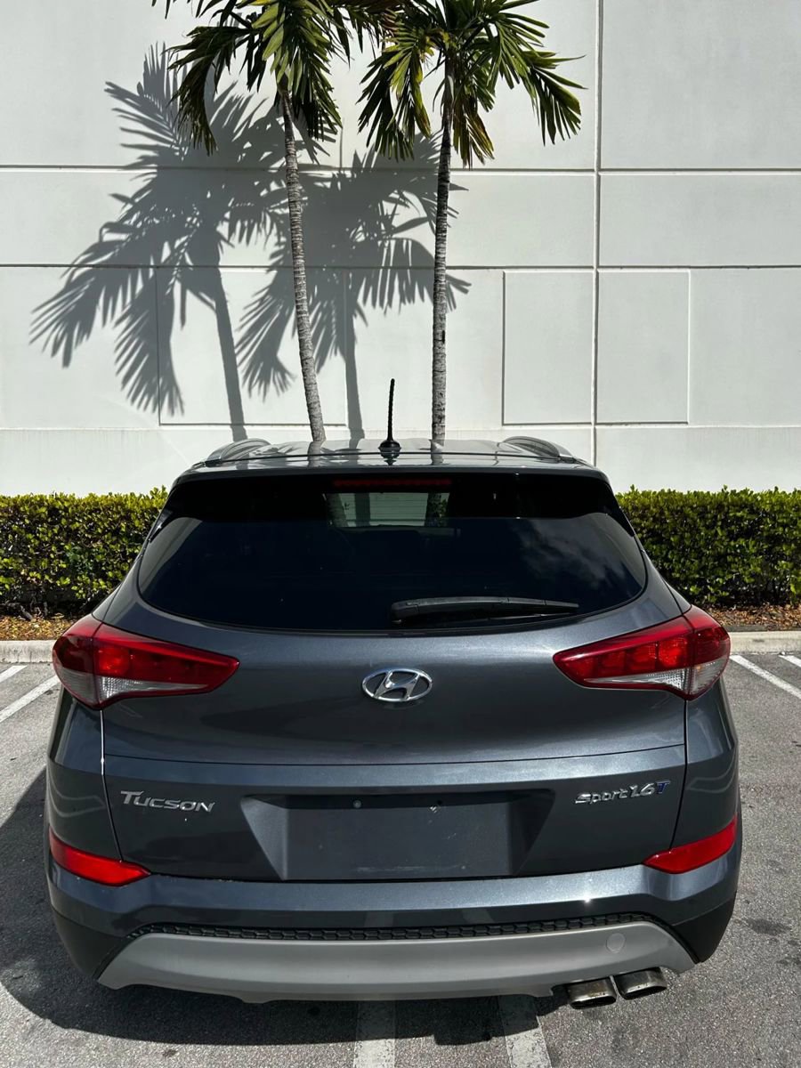 Used 2017 Hyundai Tucson Sport image 3