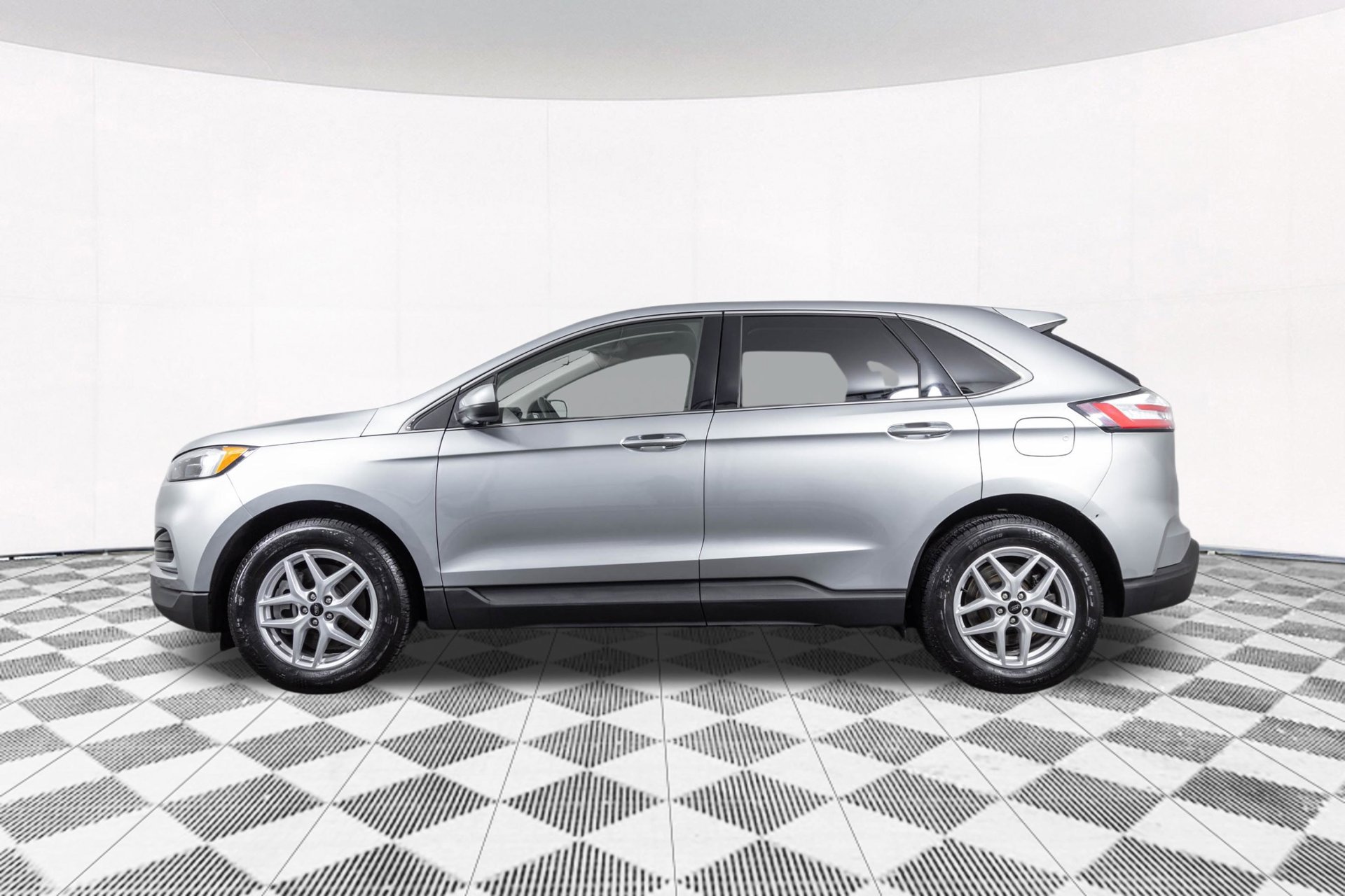Used 2024 Ford Edge SEL AWD/4WD image 14