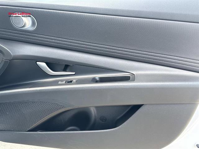 Used 2025 Hyundai Elantra SEL FWD image 13