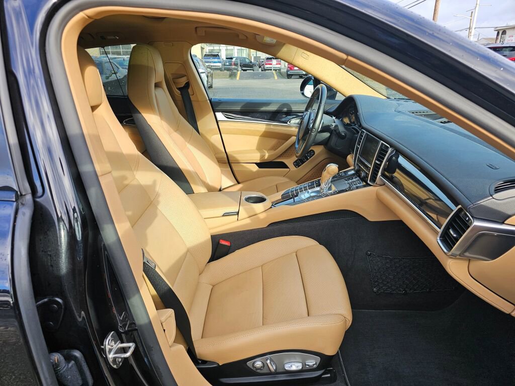 Used 2016 Porsche Panamera 4S image 12