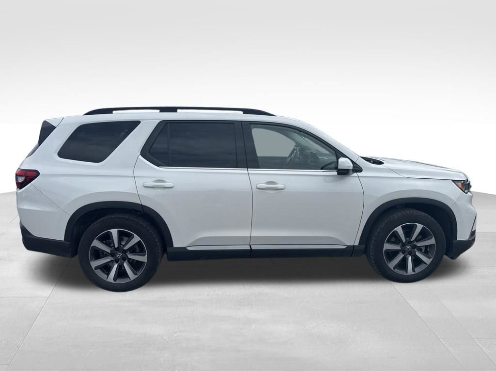 Used 2025 Honda Pilot Touring image 6
