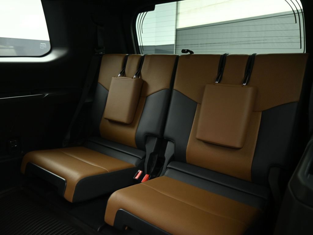 Used 2025 Lexus GX 550 w/ Accessory Package (2T) image 22