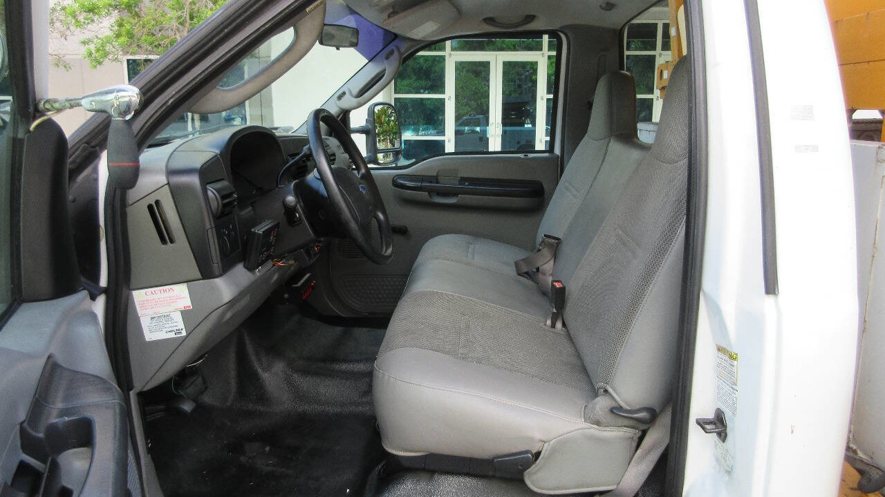Used 2007 Ford F550 2WD Regular Cab Super Duty image 9