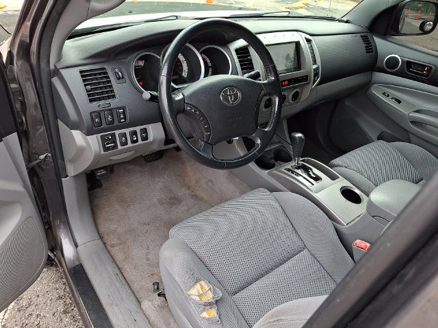 Used 2011 Toyota Tacoma 4x4 Access Cab V6 w/ TRD Off-Road Pkg image 6