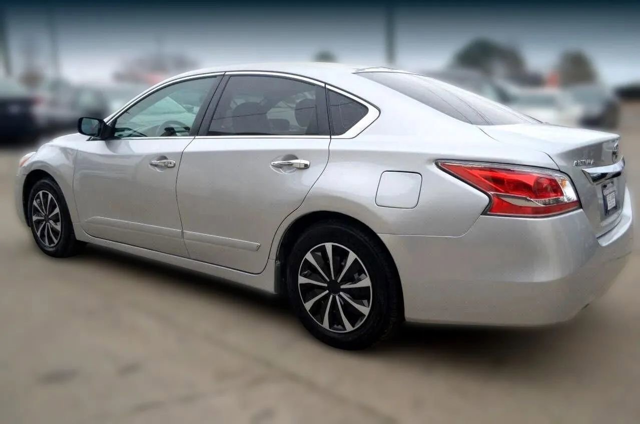 Used 2015 Nissan Altima 2.5 S w/ Power Driver Seat Package FWD image 5