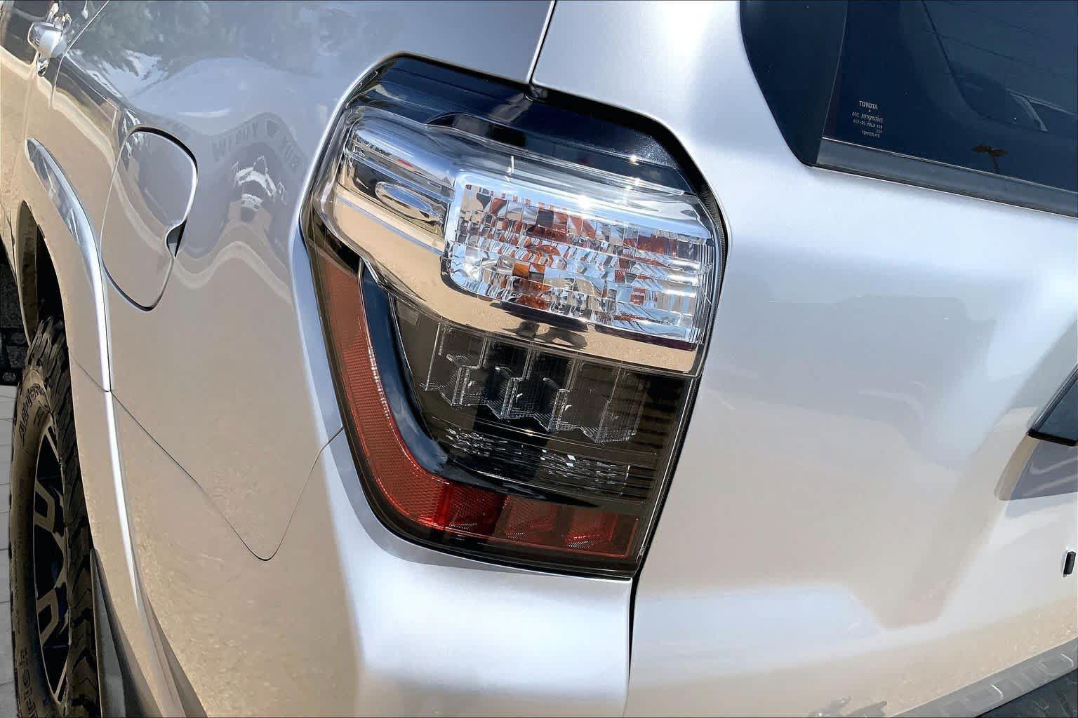 Used 2018 Toyota 4Runner TRD Off-Road Premium AWD/4WD image 32