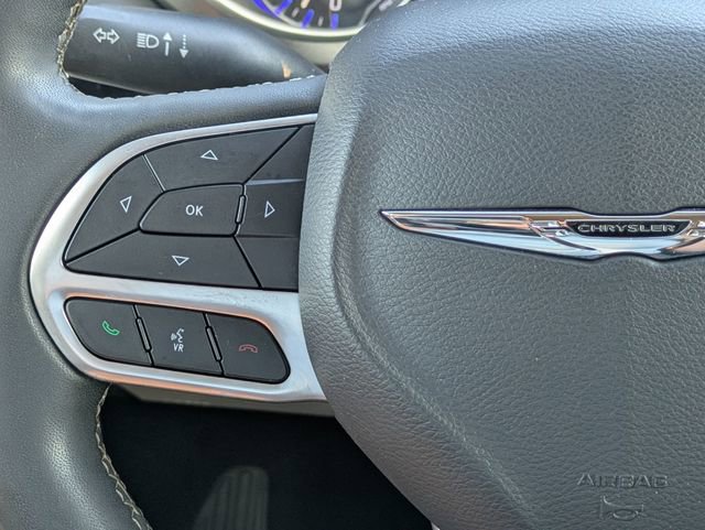 Used 2022 Chrysler Pacifica Touring-L image 17