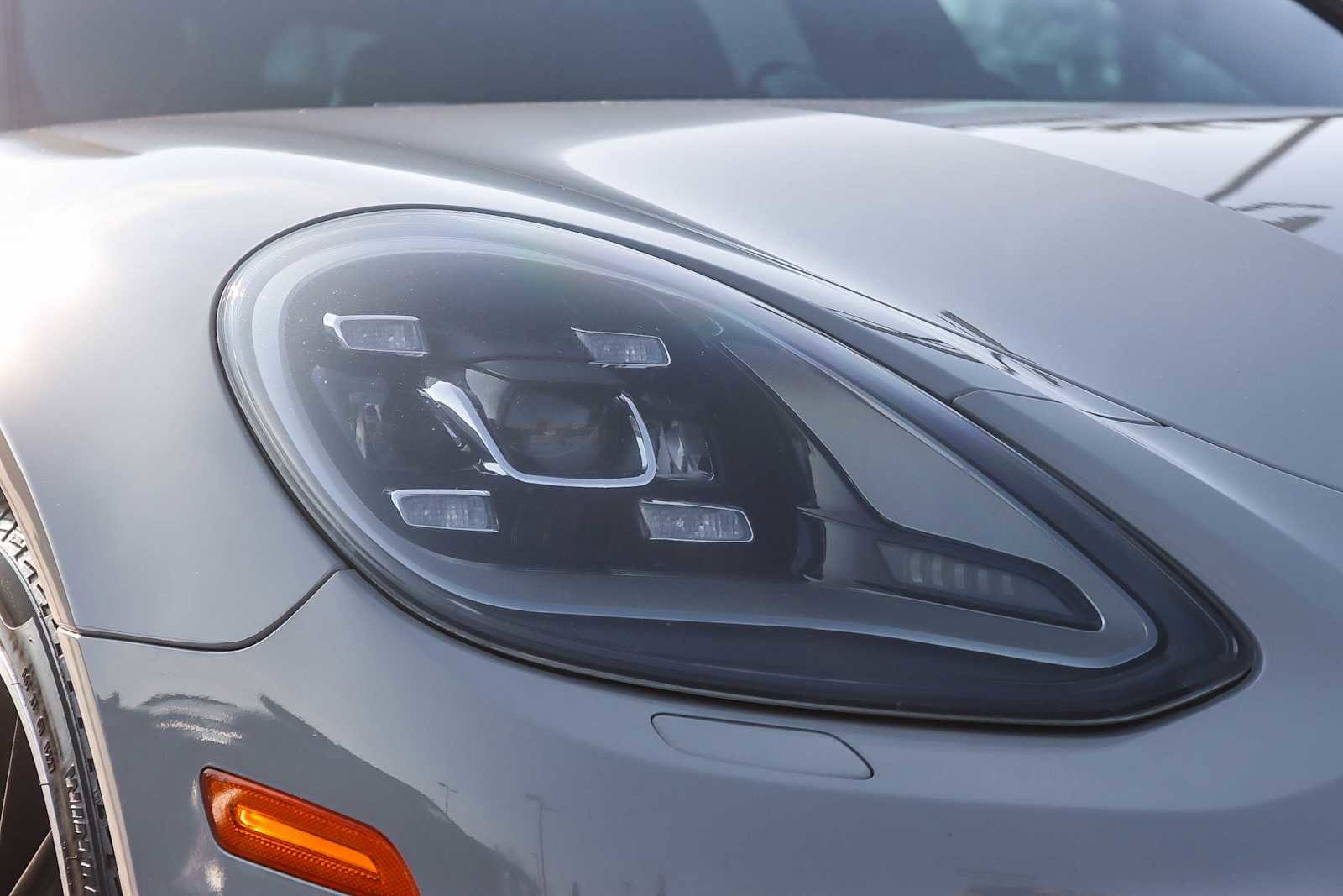 Used 2018 Porsche Panamera 4 image 7