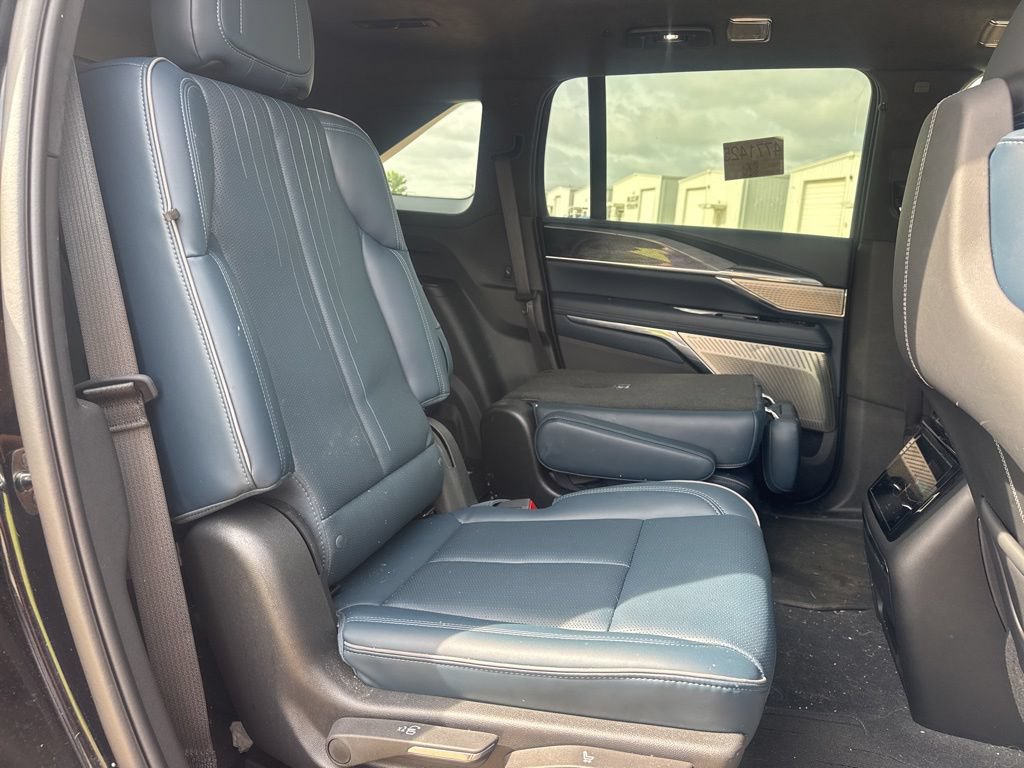 Used 2025 Cadillac Escalade IQ Luxury 2 w/ LPO, Premium Carpet Package AWD/4WD image 19