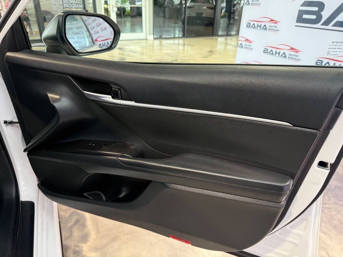 Used 2023 Toyota Camry SE FWD image 7