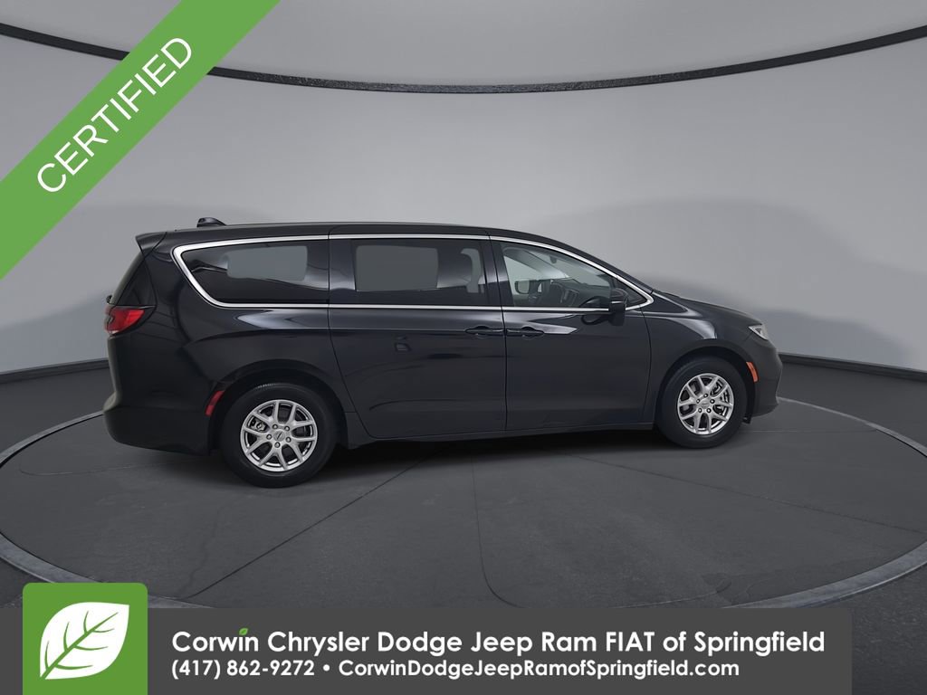 Certified 2023 Chrysler Pacifica Touring-L FWD image 16