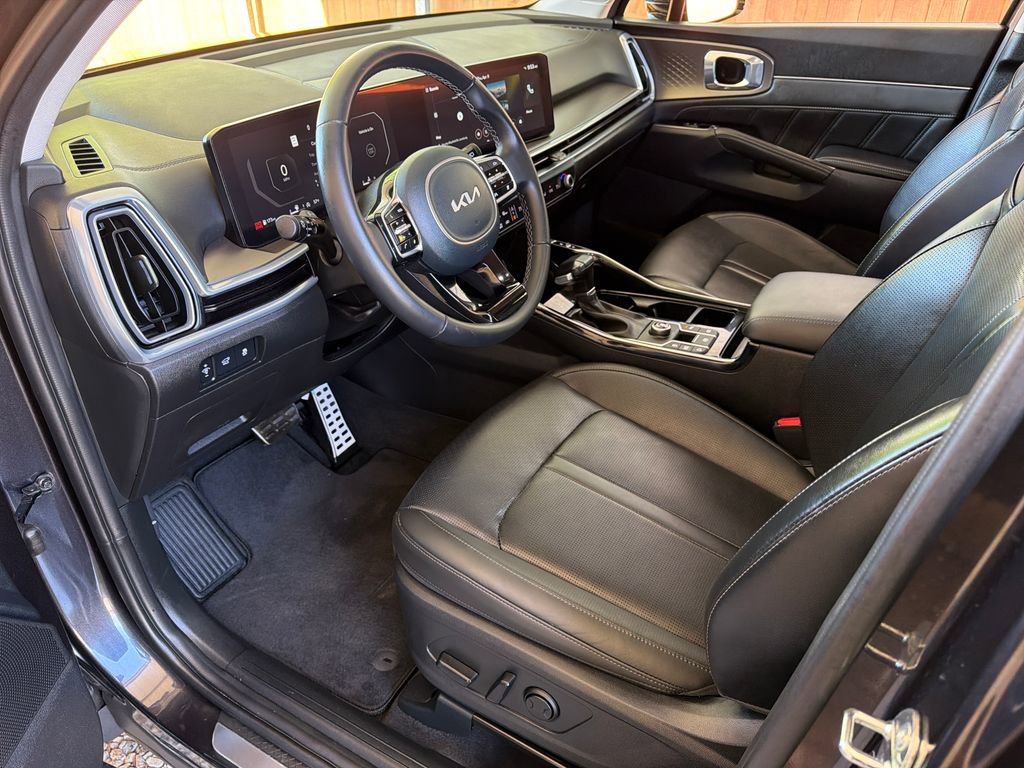 Used 2025 Kia Sorento SX image 2