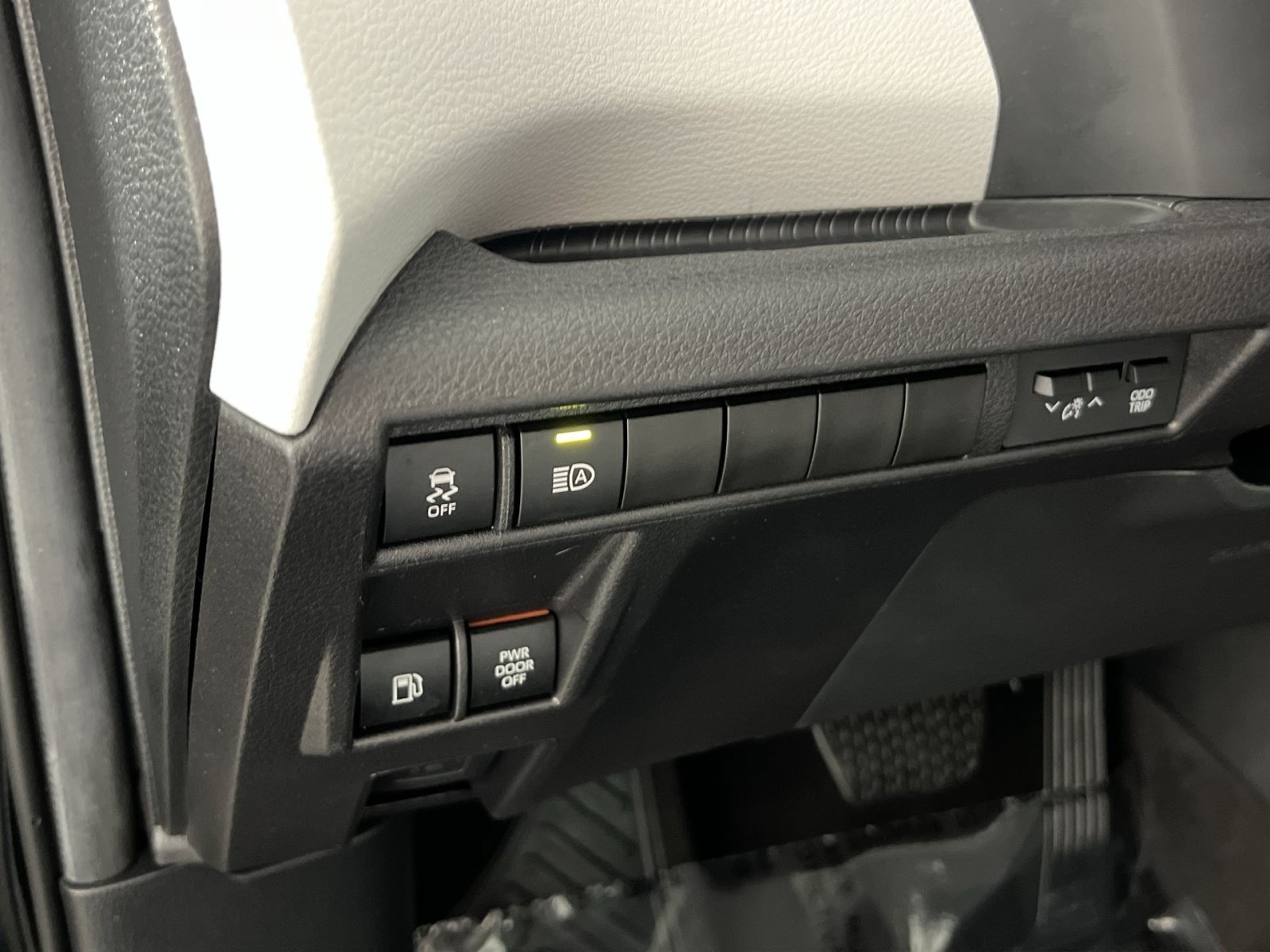 Used 2025 Toyota Sienna LE FWD image 31