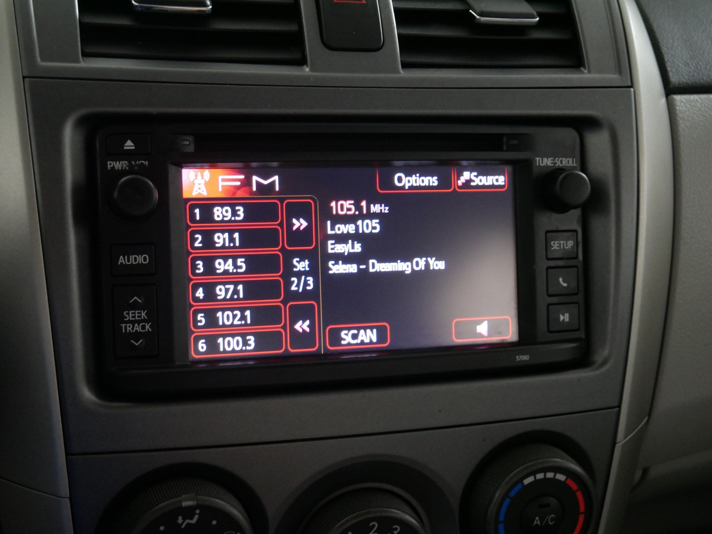 Used 2013 Toyota Corolla LE FWD image 22