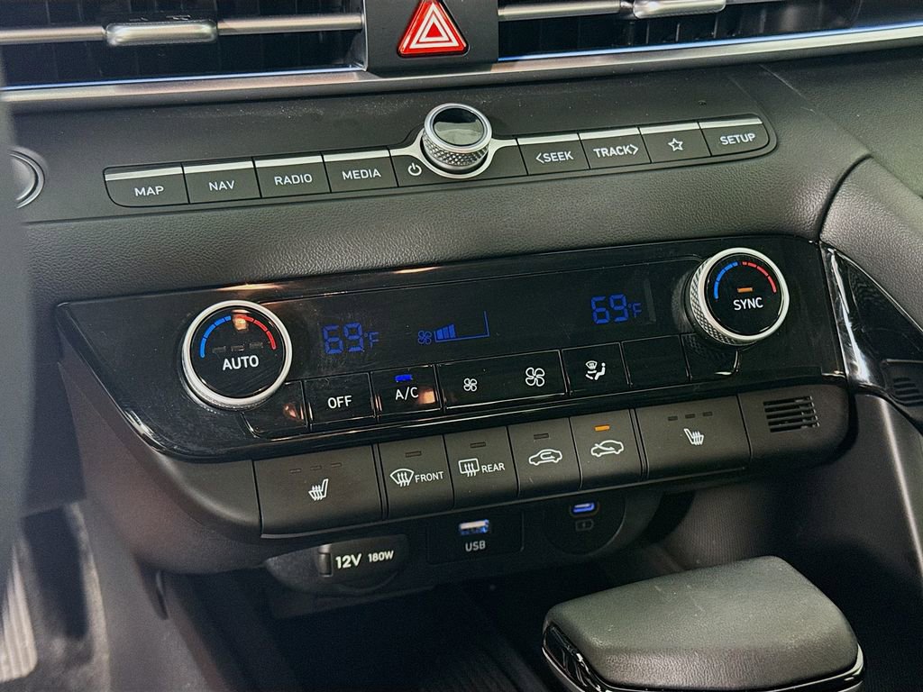 Certified 2025 Hyundai Elantra Limited image 16