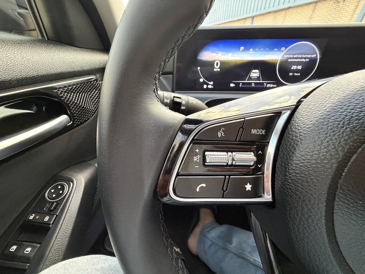 Used 2025 Kia Seltos EX FWD image 32